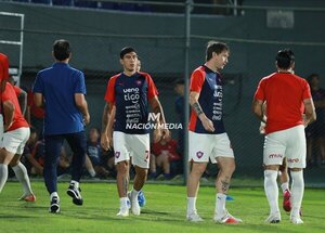 Versus / Cerro lo quiere retener, pero sin cambiar ni una coma en su contrato