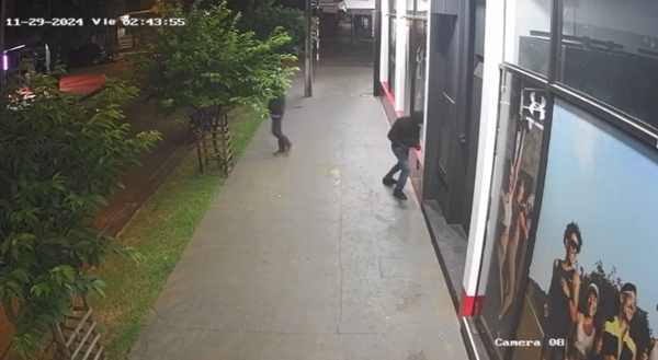 Delincuentes intentaron hurtar en tienda deportiva en pleno centro de Encarnación