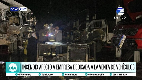 Incendio afectó a empresa dedicada a la venta de vehículos