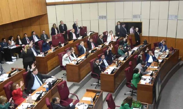 Senadores se autoasignan G. 6 millones más de salario – Prensa 5