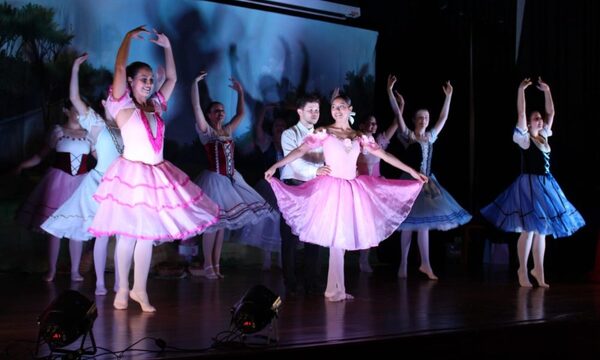 Estudiantes de la ESBA-UNE brillan con sus presentaciones coreográficas en examen final