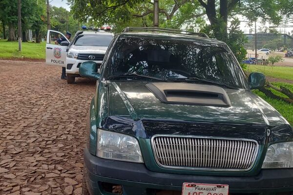 Recuperan camioneta denunciada como robada en Minga Guazú