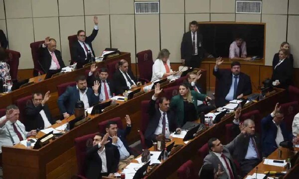 Cardióloga del Acosta Ñu tilda de “insensibles” a senadores por autoaumento de salario – Prensa 5