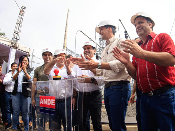 Más de 60.000 familias beneficiadas con obras de mejoramiento del sistema eléctrico en Caaguazú • PARAGUAY TV