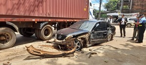 Grave accidente con cuantiosos daños materiales sobre avenida Irrazábal