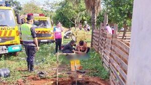 Madre e hijos caen a un pozo ciego y uno de los niños fallece en Capiatá