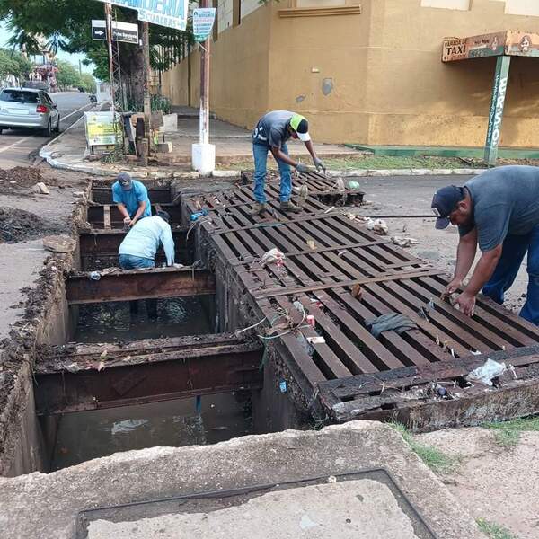 Limpieza de drenajes en Concepción tras colapso causado por lluvias