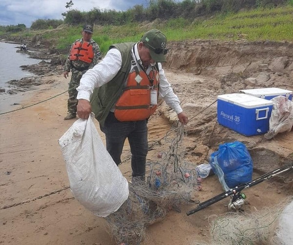 Mades retira kilómetros de espineles de los ríos