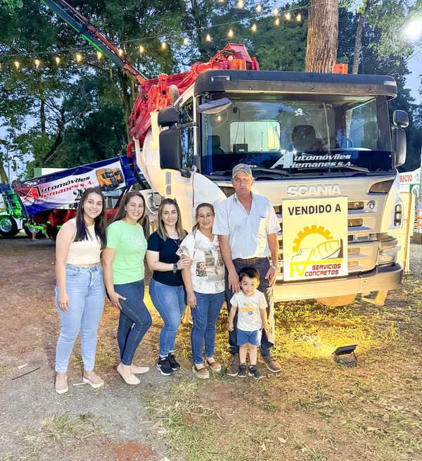 Automóviles Alemanes entregó un camión mixer con bomba de hormigón
