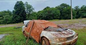 Diario HOY | Vehículo sufre vuelco y vecinos afirman que niño de 10 años iba al volante