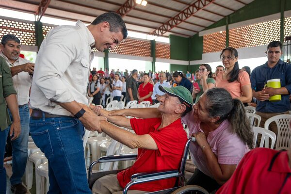 Gobierno entregó viviendas, insumos médicos, aportes e implementos productivos para familias de Caaguazú - .::Agencia IP::.