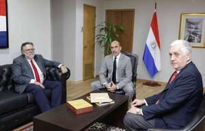 Cancillería de Paraguay entrega al embajador de Venezuela exhorto de extradición del clan Villalba - Política - ABC Color