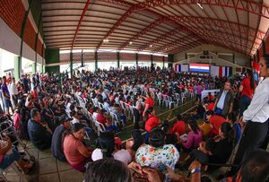 Gobierno beneficia a familias de Caaguazú con aportes, implementos agrícolas, insumos médicos y viviendas • RADIO NACIONAL