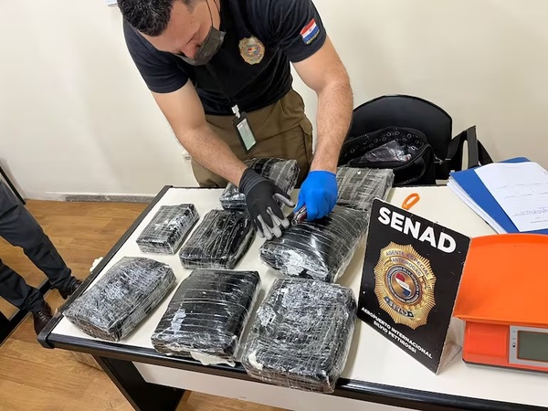SENAD intercepta en el aeropuerto carga de marihuana VIP procedente de Portugal
