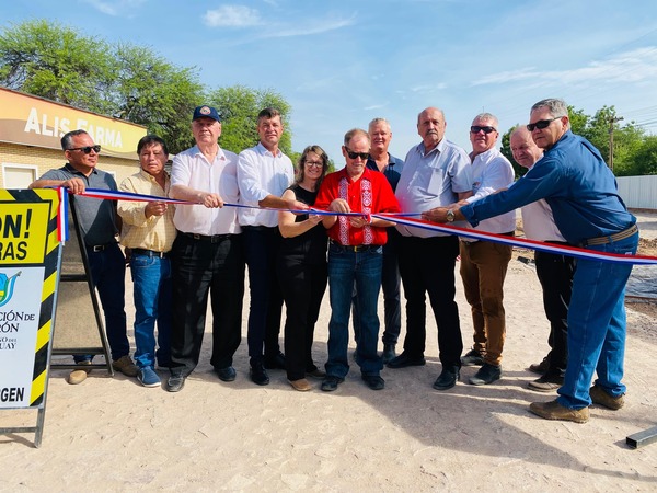 Iniciaron obra de desagüe pluvial y se inauguró otra calle con nuevo pavimento tipo empedrado en Loma Plata