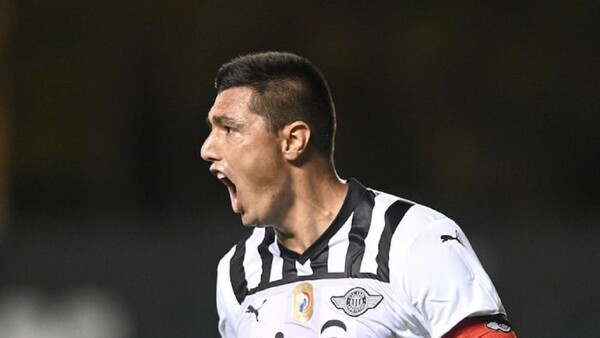 Óscar Cardozo inmortaliza su nombre en Libertad