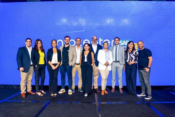 Innovaci贸n y Futuro: evento que marc贸 el camino de la transformaci贸n digital en Paraguay