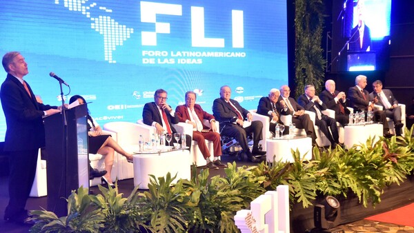Ex presidentes latinoamericanos debaten en Asunción crisis de los partidos en la democracia