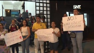 Manifestación de estudiantes en el Mercado 4 - SNT