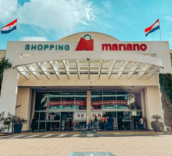 Shopping Mariano se ilumina - Empresariales - ABC Color