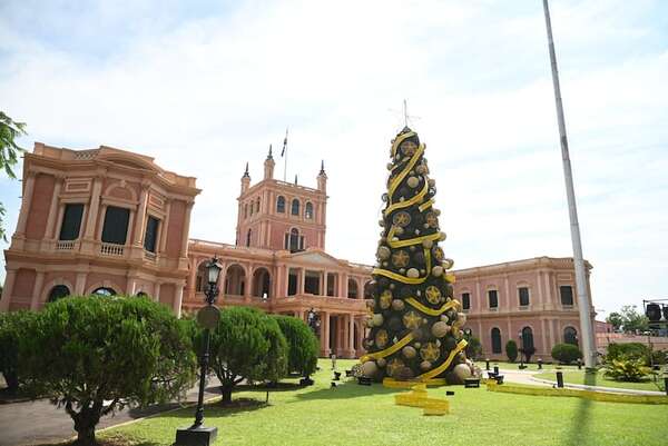 Una guarania decora el árbol de Navidad del Palacio de López - Cultura - ABC Color