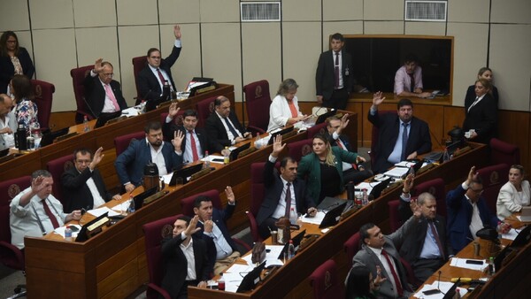 Abren canilla para contratar en el Congreso a operadores y parientes