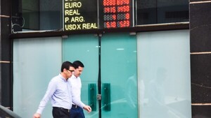 Ven que dólar apunta a seguir estable en último tramo del año