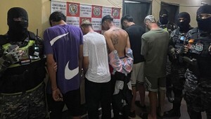 Tras persecución, Policía atrapa a 5 jóvenes sospechosos de varios asaltos en Areguá