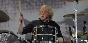 ¡Encuentran muerto a exbaterista de famoso grupo de rock!