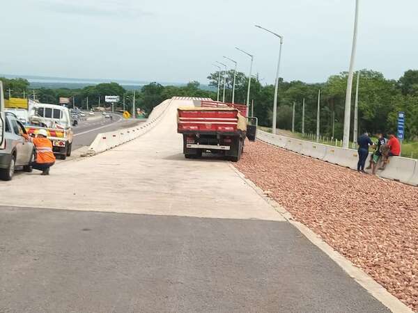 Pedrozo: otro camión queda sin frenos e ingresa a rampa de frenado de emergencia - Policiales - ABC Color
