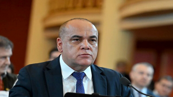 Bancada cartista propone prolongar la presidencia de Bachi Núñez en el Senado