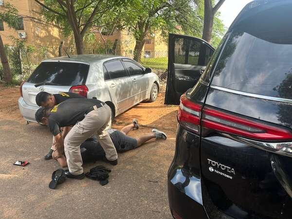 Video: Policía recuperó camioneta robada al diputado Roberto González y detiene a presunto delincuente - Policiales - ABC Color