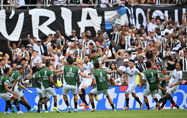 Versus / ¡Con dos paraguayos! Botafogo conquista la Copa Libertadores por primera vez