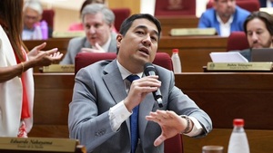 Nakayama repudia intención de modificar reglamento del Senado