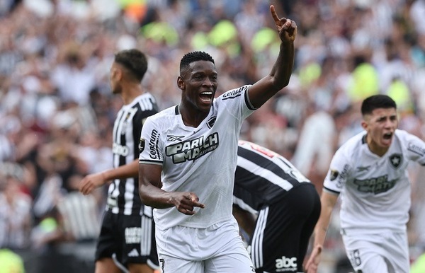 ¡Botafogo gana con un jugador menos y levanta su primera Copa Libertadores!
