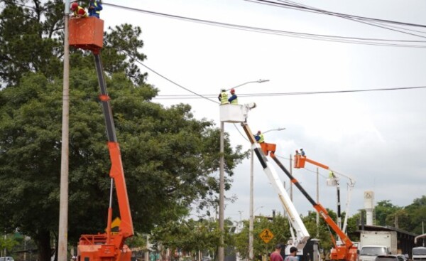 90 % de avance de la iluminación pública en CDE y Minga
