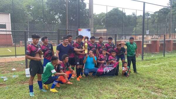 Fútbol indígena en Alto Paraná: una fiesta de inclusión con participación de diez equipos - ABC en el Este - ABC Color