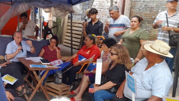 Jubilados municipales exigen que imputados no ocupen cargos