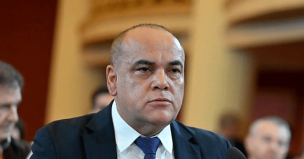 Bancada cartista propone extender el mandato de Bachi Núñez en el Senado