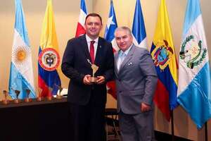 Gobernador de Misiones es distinguido como autoridad solidaria e incluyente de Latinoamérica 2024 - Nacionales - ABC Color