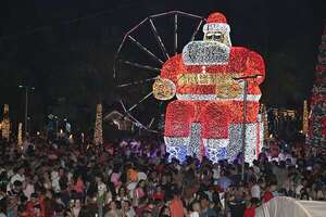 Navidad del Este: multitudinaria concurrencia en inauguración de luces navideñas en CDE - ABC en el Este - ABC Color