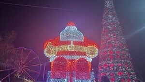 Multitudinaria inauguración del árbol navideño en Ciudad del Este