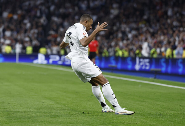 Versus / Real Madrid derrota a Getafe y queda a un punto de Barcelona