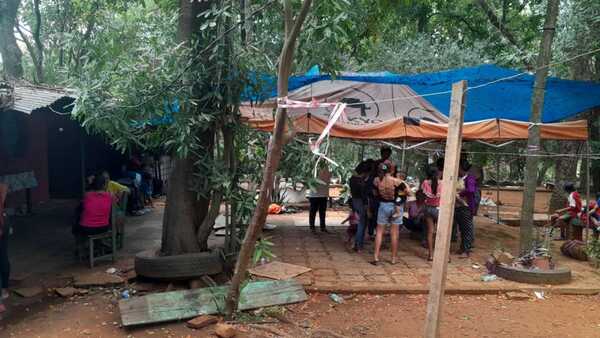 250 indígenas quedan varados en Caacupé y denuncian estafa de empresario de transporte