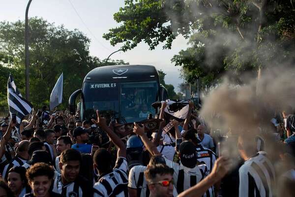 Botafogo celebra junto a miles de aficionados en Río de Janeiro el título de Libertadores - Fútbol - ABC Color