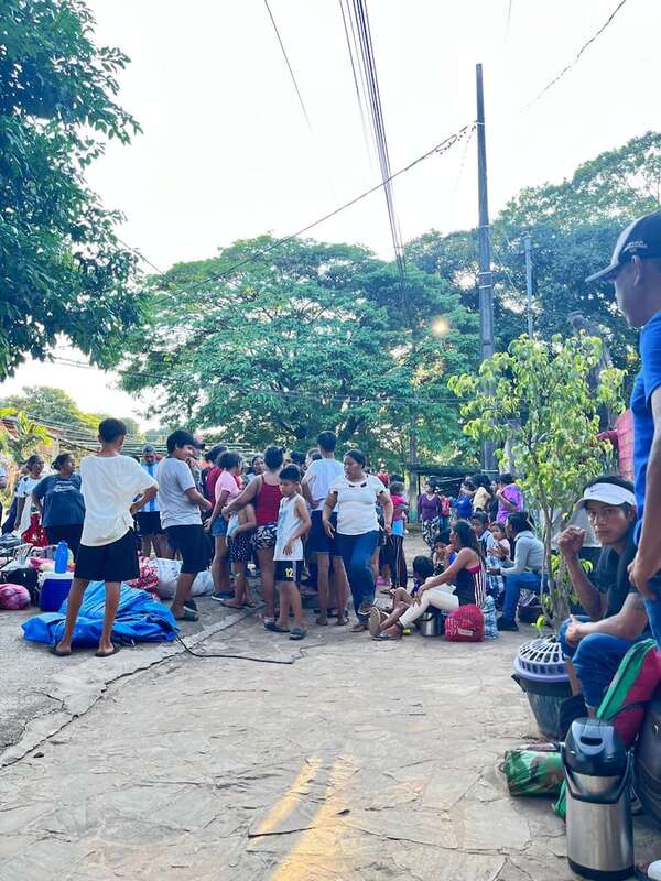 Indígenas fueron estafados por transportistas y quedaron varados en Caacupé - Nacionales - ABC Color