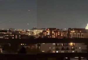 [VIDEO] ¿Globos espías, montaje o qué? Captan luces extrañas flotando sobre el Capitolio