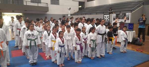 Taekwondo: Excelente I Open de los Maestros y Profesores en Alianza - Polideportivo - ABC Color