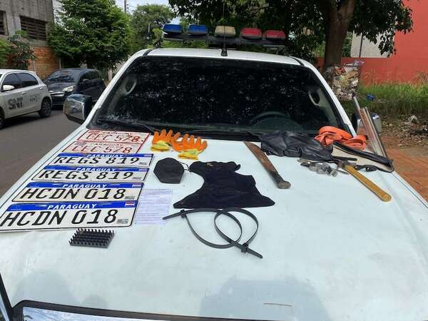 Recuperan dos vehículos robados y placas de la camioneta de diputado - Nacionales - ABC Color
