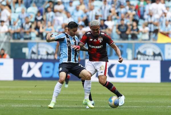 Gremio se asegura la permanencia y Fluminense sigue en peligro de descender - Fútbol Internacional - ABC Color